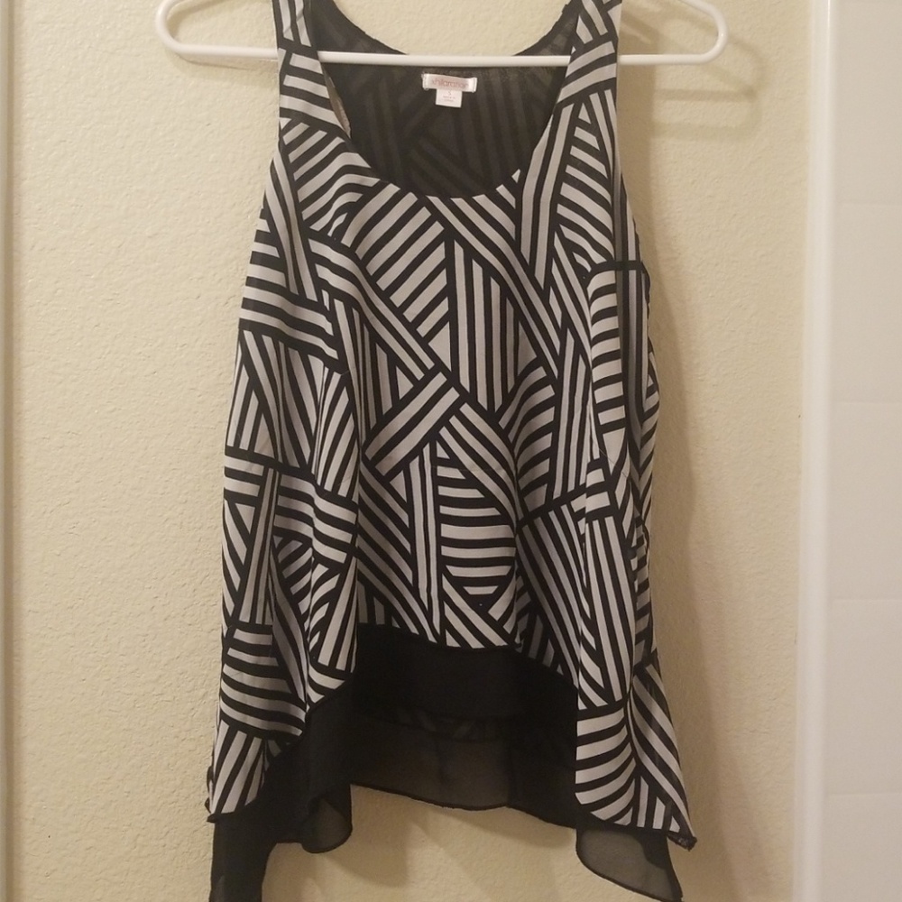 Black & White flowy razerback blouse tank